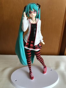 初音ミク　フィギュア　SEGA 体長約25cm