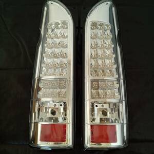 ●ハイエース200系 LEDテールランプ LEDウインカー内蔵 フルクリアタイプ 在庫処分特価品(04389-HU498-00-2-J-00JUU)01
