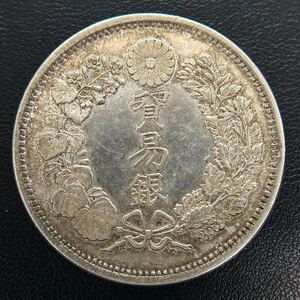 ◆ 1円スタート！ 貿易銀 銀貨 明治八年 明治8年 量目約27.21ｇ 比重約10.3 ◆ 古銭 龍 大型銀貨 日本貨幣 コイン 近代貨幣 【9875B】