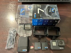 GoPro HERO7 Black ゴープロ アクションカメラ バッテリー×2 充電器 ハウジング×2 防水ハウジング×1 MicroSD(32 GB) 実動確認済み