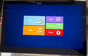 moonka 17インチ デジタルフォトフレーム 1280×800P解像度 HDMI入力 リモコン操作 写真/動画/音楽/カレンダー機能 自動オンオフ