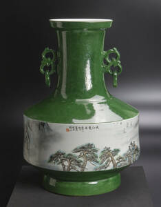 緑地粉彩山水双耳大瓶 大清乾隆年制款 庚午秋月 中国 古美術