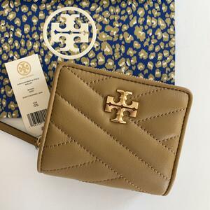 ◆Tory Burch/ふっくらと大人可愛い♪ KIRA CHEVRON 収納力有！機能的！二つ折り財布　 90344　ミニ財布　キャメル系　トリーバーチ