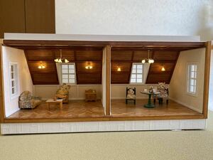 木製ドールハウス　ヨーロッパ 屋根裏部屋デザイン アクリルケース シルバニア