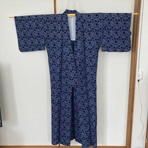 昭和レトロ　婦人用/女性用　木綿　浴衣・ゆかた　1枚★サイズ　身丈　143㎝、裄　約　61㎝、袖丈　約38㎝★和装★