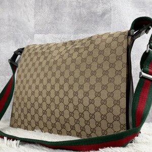 美品 GUCCI グッチ ショルダーバッグ メッセンジャー キャンバス レザー GG柄 総柄 斜め掛け 肩掛け フラップ ロゴ型押し プレート メンズ 