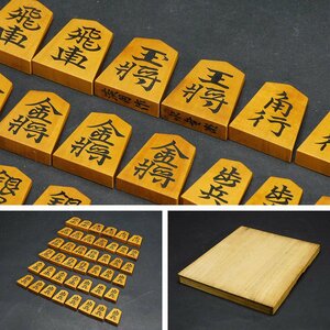 将棋駒 淡月作(月山 河野薫)水無瀬書 黄楊 彫埋駒 全42枚 専用ケース s23070402