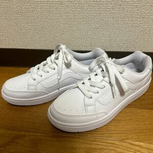 未使用　バンズ　VANS スニーカー　白　ホワイト　23.5㌢ レディース