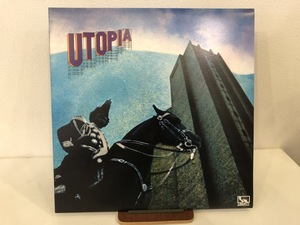 【中古品】ユートピア / UTOPIA K22P-329 アモン・デュール ロウター・マイト LP 解説書に切取りあり　#100234