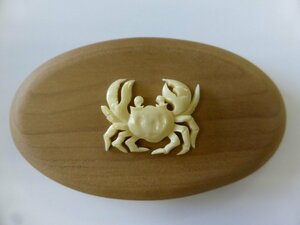 スーパーSALE！ナンタケットバスケット用オーナメント！マッコウ鯨歯製 CRAB！/蟹のカービング（1）30×38×6.4㎜厚 1枚