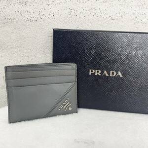 【贅沢品の極み】PRADA プラダ カードケース　パスケース　名刺入れ　サフィアーノ　本革　レザー　グレー　メタル　ロゴ