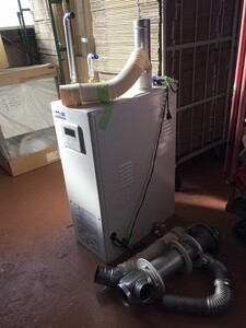 ☆CORONA UIB-SA47XP　石油給湯専用器　4万キロ　リモコン本体組込/配管あり　/100V 50-60Hz/埼玉県坂戸市発【B0122K1】