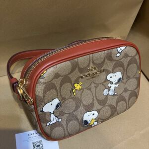 送料込●新品●COACH X PEANUTS スヌーピー ミニボディバッグ② カメラバッグ シグネチャー 2022.10新作 ピーナッツ コーチメンズ