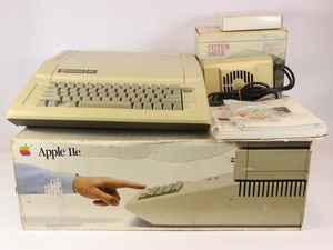 ◆Apple IIe 本体 外箱 日本語マニュアル 外付けファン付属◆Apple 2e