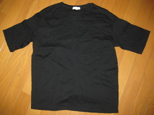 Beauty＆Youth　黒のTシャツ