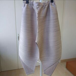 未使用【美品】PLEATS PLEASE プリーツプリーズ ISSEY MIYAKE イッセイミヤケ パンツ THICKER 横プリーツ ポケット グレーベージュ 