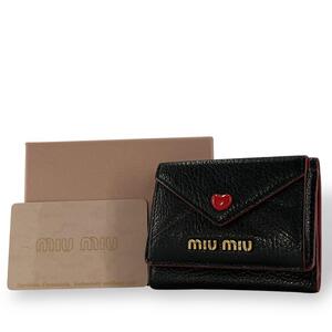 MIU MIU ミュウミュウ　三つ折り財布　マドラスラブレター　ゴールドロゴ　ブラック　レザー　ミニ財布　コンパクトウォレット　レディース