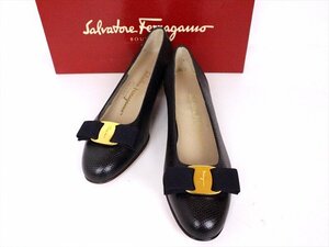 美品☆FERRAGAMO【フェラガモ】ヴァラリボン レザーパンプス☆ダークネイビー×ゴールド金具☆5 1/2☆23cm相当☆ロゴ☆レディース☆箱付☆