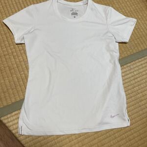 ナイキ Tシャツ S レディス