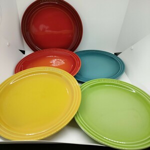 ◆即決特典！更に1枚付◆LE CREUSET◆ル・クルーゼ【プレート23cm×5枚 5色レインボー】ラウンド皿