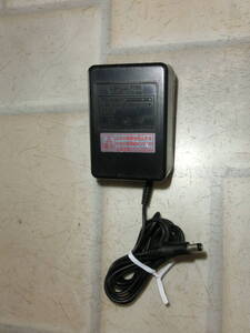 Nintendo AC-ADAPTER MODEL HVC-002 DC10V 850mA 出力端子外側プラスタイプ