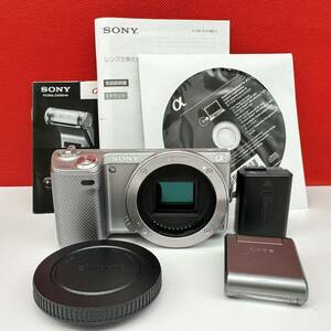 ▲ SONY α NEX-5N 16.1 MEGA PIXELS ボディ シルバー ミラーレス一眼 通電確認済 現状品 ソニー