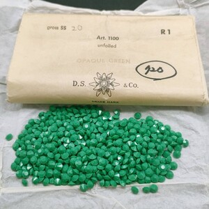 ☆ほぼ未使用 SWAROVSKI スワロフスキー ヴィンテージ ルース 1100 20SS OPAQUE GREEN オパークグリーン 裸石 グルーデコ R-326