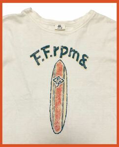 1894●45rpm & フォーティーファイブアールピーエム アンド●ビッグロゴ サーフボードプリント コットン 半袖 Tシャツ ホワイト 2