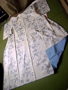 dΤ◎★留★正絹・白大島紬・着物【草花模様】身丈１５２ｃｍ。　　