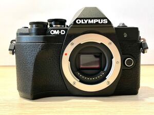 【美品】OLYMPUS オリンパス OM-D E-M10 Mark Ⅲ ボディ ブラック ミラーレス一眼 