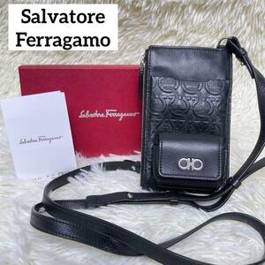 【ほぼ未使用】Salvatore Ferragamo　サルヴァトーレフェラガモ　 ショルダーバッグ　スマホ ダブルガンチーニ　レザー　型押し　