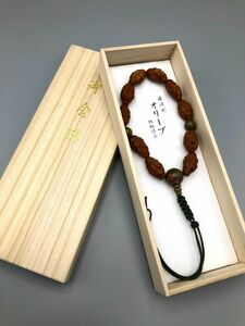 1連限り 希少品【新品未使用】桐箱入り 高級 京念珠 オリーブ 羅漢彫 瑪瑙 男性用 正絹 浄土真宗 念珠 数珠 苔瑪瑙 法要 忌明け 葬儀