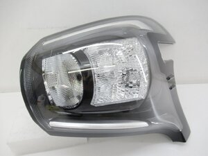 〇未使用品 シエンタ NSP170 NHP170 後期 純正 右 テールライト ランプ 【 KOITO 52-318 】(M090432)