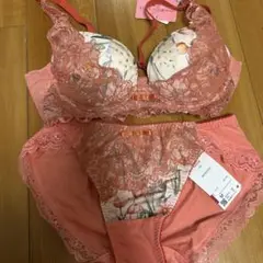 新品未使用コーラルピンク C65花柄 ブラジャーショーツセット Mサイズ