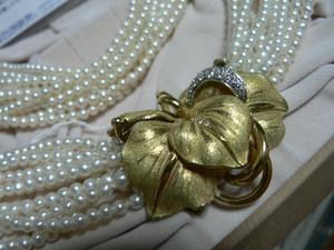 　美品　花形クラスプ 750（K18と同じ）付　淡水真珠　１０連　ネックレス　鑑別書付き　イタリー製