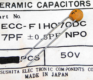 松下 ECC-F1H070DC セラミックコンデンサ (50V/7pF) [20個組]【管理:KX311】