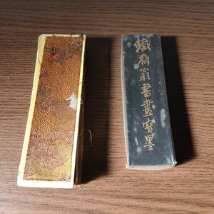 収蔵家放出の珍品　唐墨　鉄斎翁書画寶墨　油煙101　上海墨厂出品　中国　墨　書道　古墨　文房四宝　71ｇ