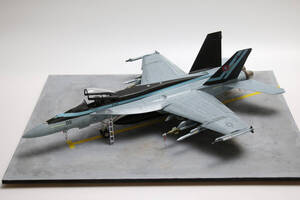 トップガン 1/32 TOPGUN Maverick F/A-18E スーパーホーネット 完成品