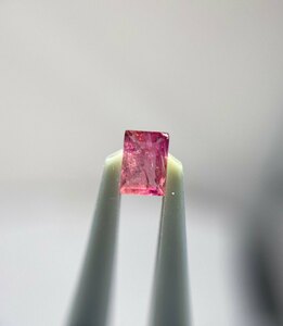 ☆希少品★レアストーン★ベリルの女王★レッドベリル　0.175ct ve969