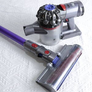 1円！動作OK！【超特価！！dyson】ダイソンV7 fiuffy origin スティッククリーナー 掃除機 充電式 コードレス サイクロン式 ハンディー