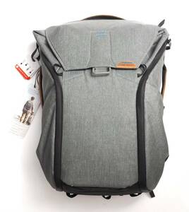 【新品】【タグ付】Peak Design Everyday Backpack V1 20L チャコール ■カメラバッグ ■MacBook Air/Pro対応 ■生産完了品