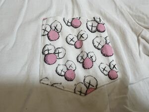 KAWS × ユニクロ Tシャツ