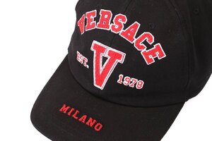 sale ヴェルサーチ ベルサーチ ベースボール キャップ ブラック バーシティー ロゴ サイズ57cm VERSACE BASEBALLCAP 1001590 1A05937 新品