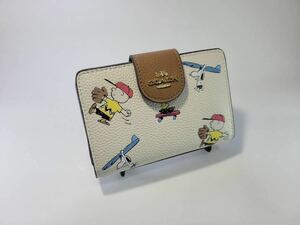 COACH スヌーピー　スポーツプリント　２つ折り財布　C4899