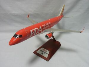 タミヤ　1/100　『FDA01　 エンブラエルE-175 1号機(完成品)』難あり品