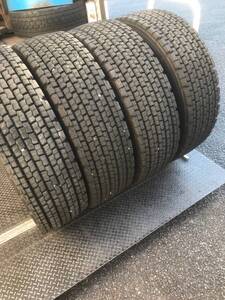 引取！4本　バリ山　ブリヂストン　BS　W901　エコピア　275/80R22.5　約16ｍｍ　スタッドレス　275-80-22.5