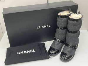 i4994HI シャネル マトラッセ ステッチ ベルト ボア ムートン ブーツ 38 CHANEL ブラック レディース 靴 収納袋付 箱付