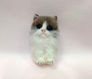 羊毛フェルト ラグドール　猫 ブローチ ネコ ねこ ミニチュア ハンドメイド　アクセサリー