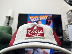 USA企業 Coors クアーズ　BEER　コーデュロイメッシュキャップ　赤白