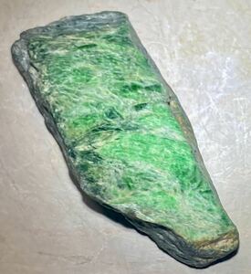 ミャンマー産天然本翡翠原石117g1面のみ磨き済み［JADEITE］高品質^ ^綺麗^ ^